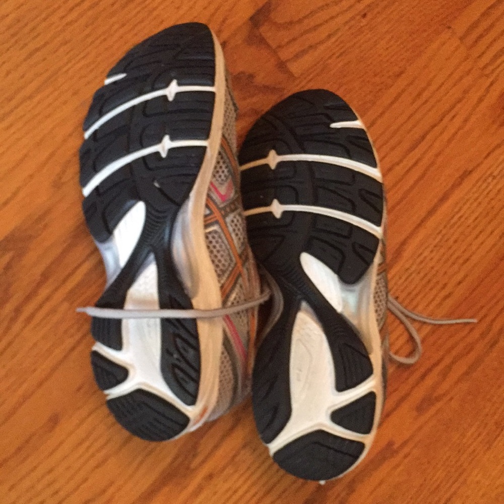ASICS running shoes - Picture 2 of 3